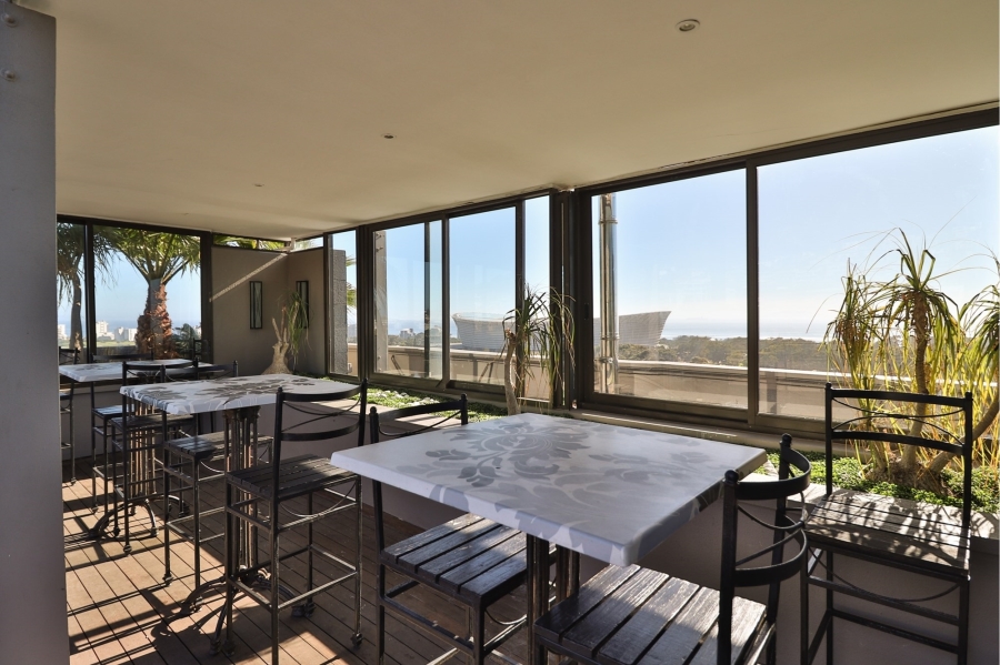 To Let 2 Bedroom Property for Rent in Green Point Western Cape